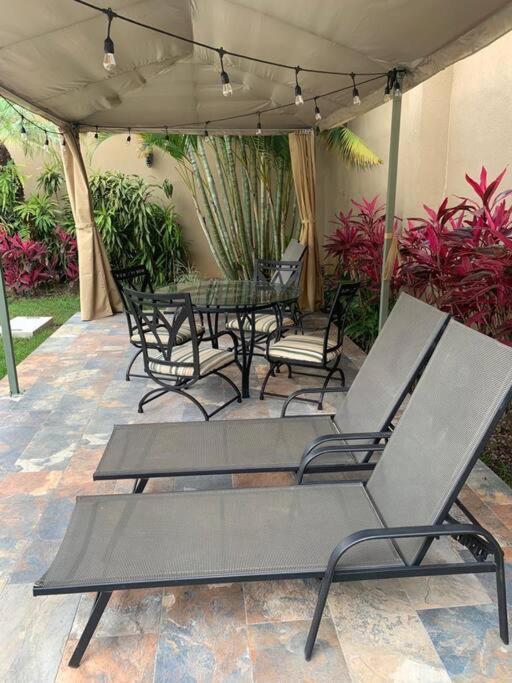 Luxury House near to Juan Sant. Airport, Alajuela.