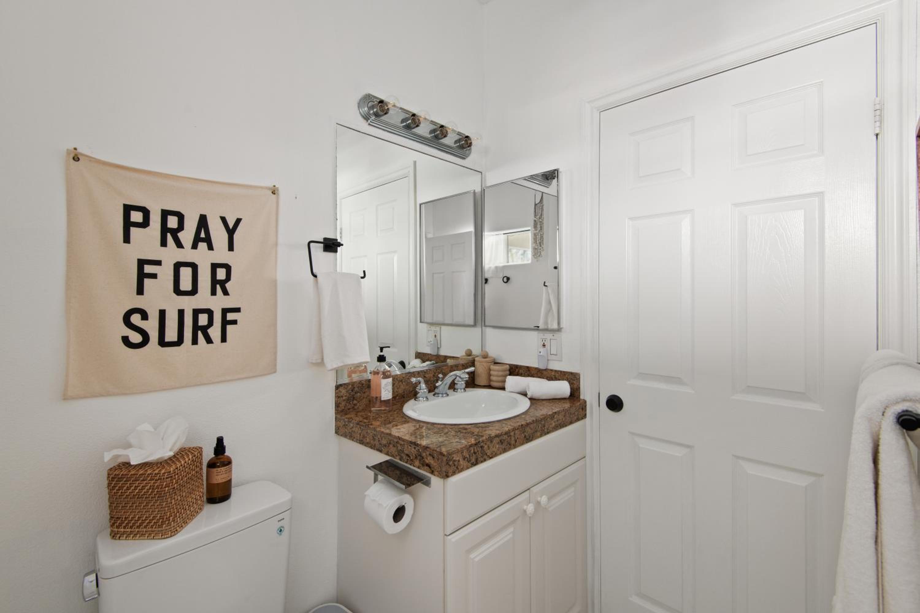 Oceanside Private Beautiful Beachside Guest Suite