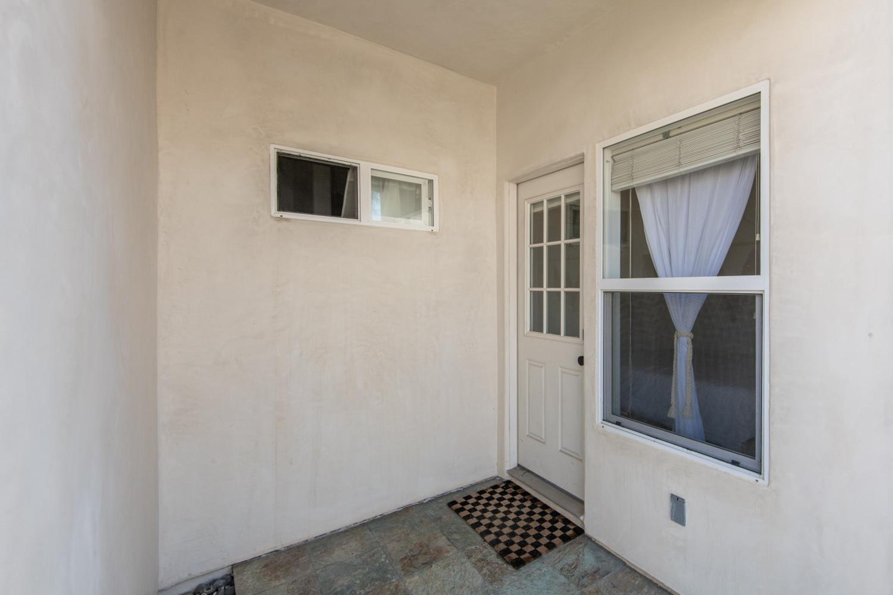 Oceanside Private Beautiful Beachside Guest Suite