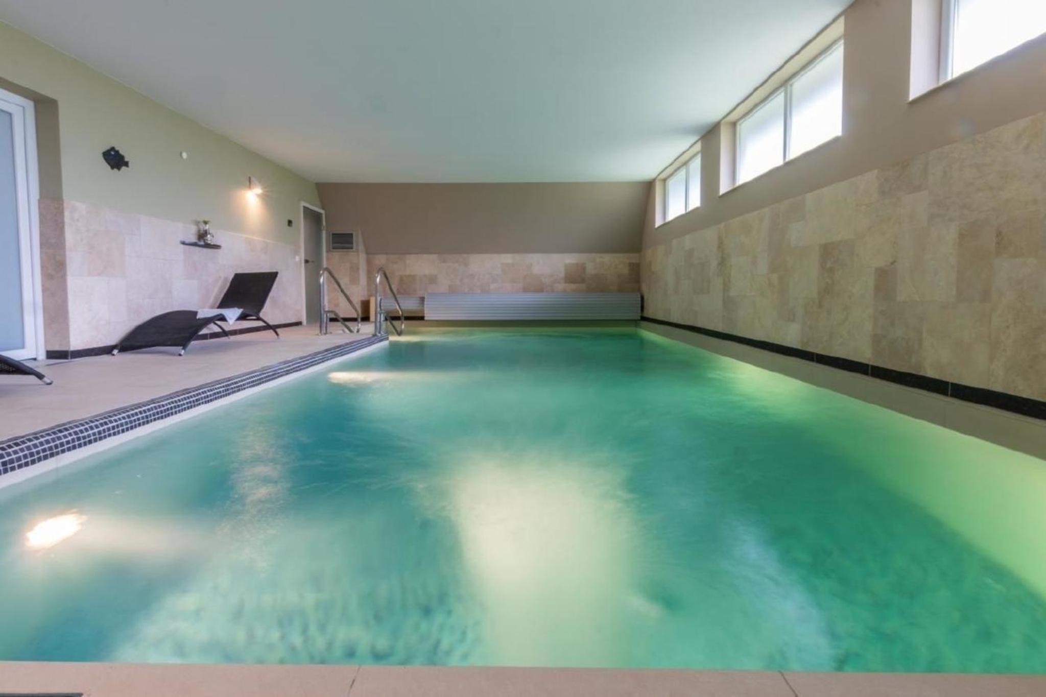 Luxuriöse klimaneutrale Strandvilla mit Indoorpool