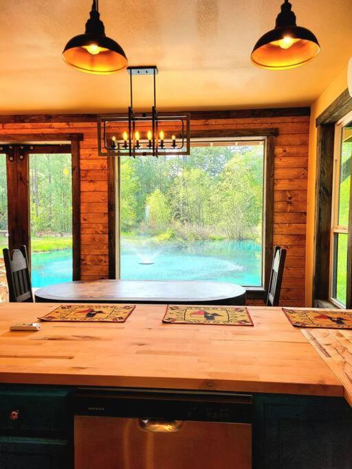 Waterfront Houston Hide out In A Magical Forest view 2