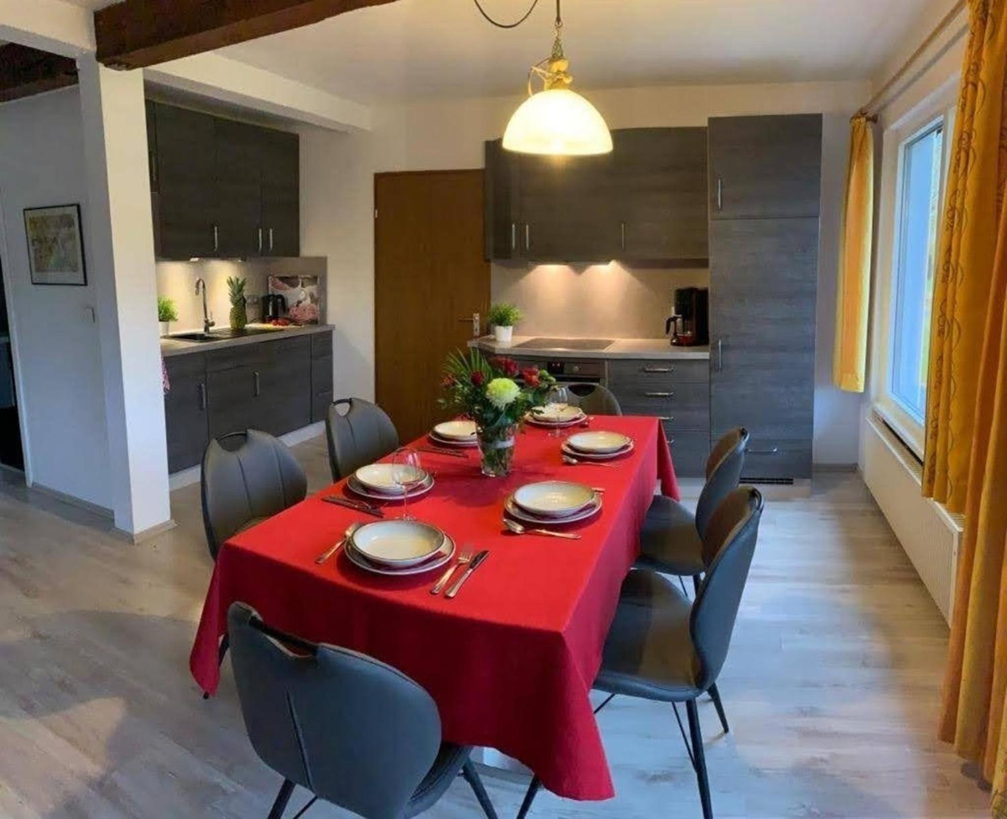 Modernes Ferienhaus unweit eines schönen Badesees