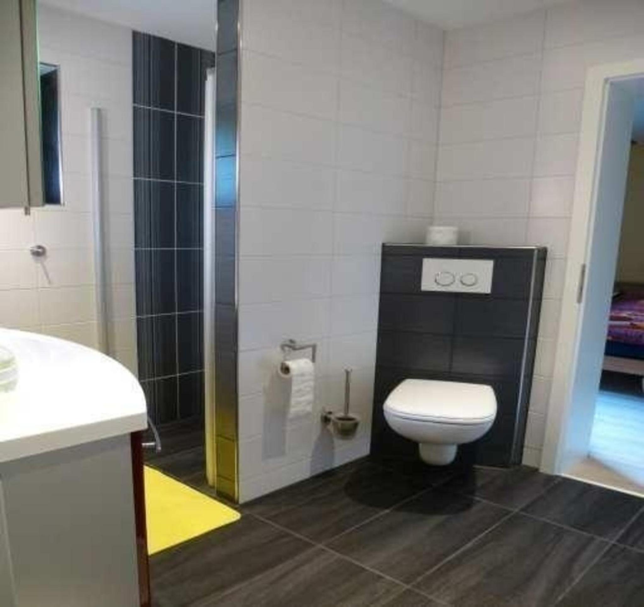 Modernes Ferienhaus unweit eines schönen Badesees