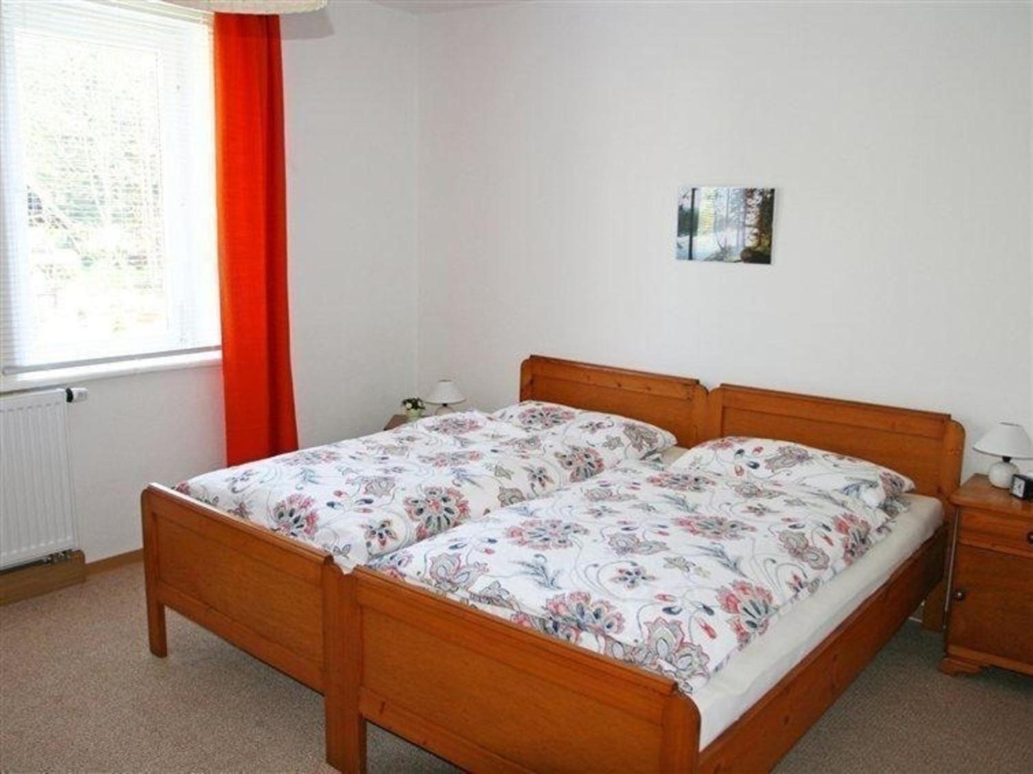 Ferienwohnung mit Terrasse und Parkplatz in Zweifamilienhaus