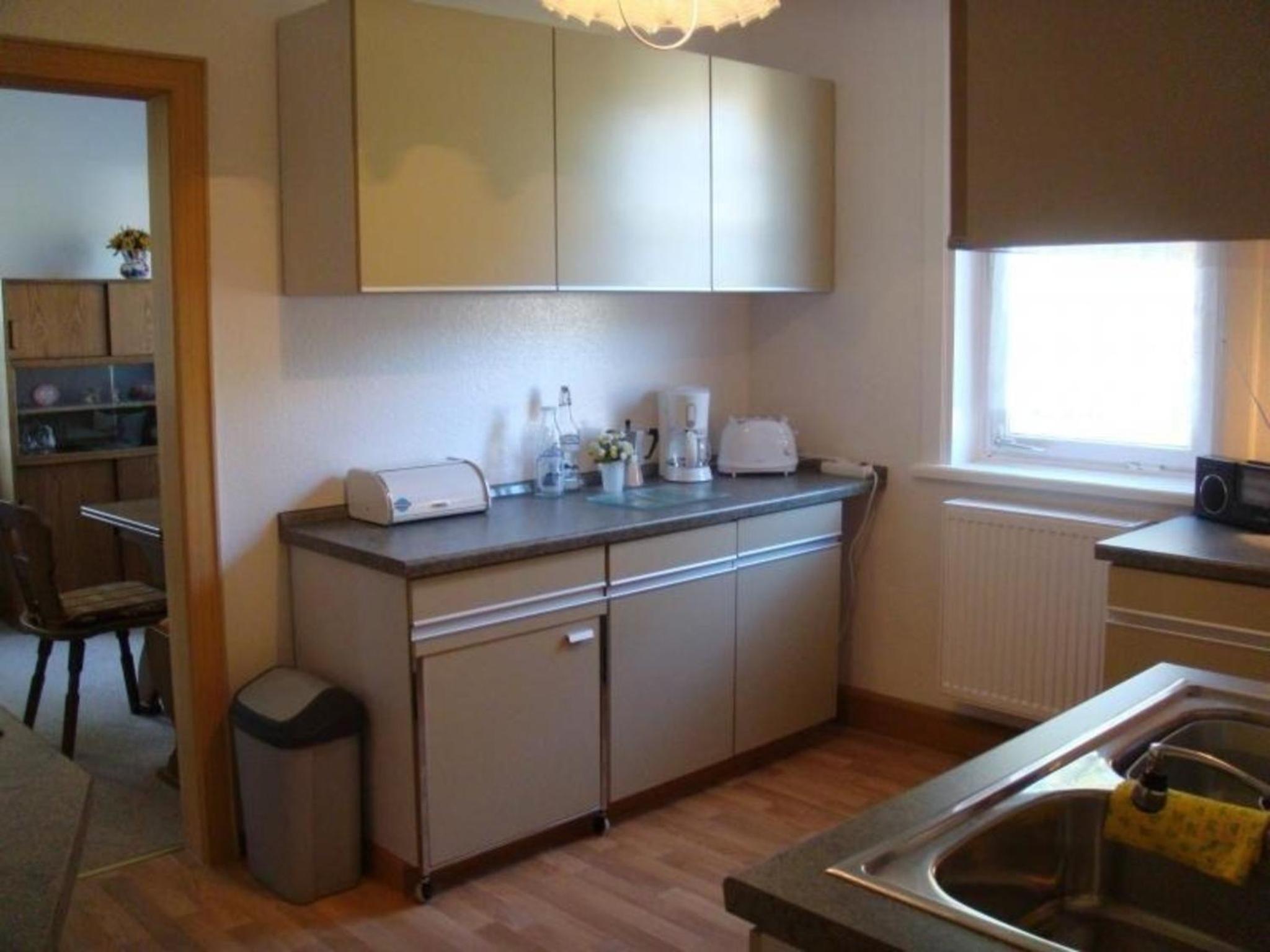 Ferienwohnung mit Terrasse und Parkplatz in Zweifamilienhaus