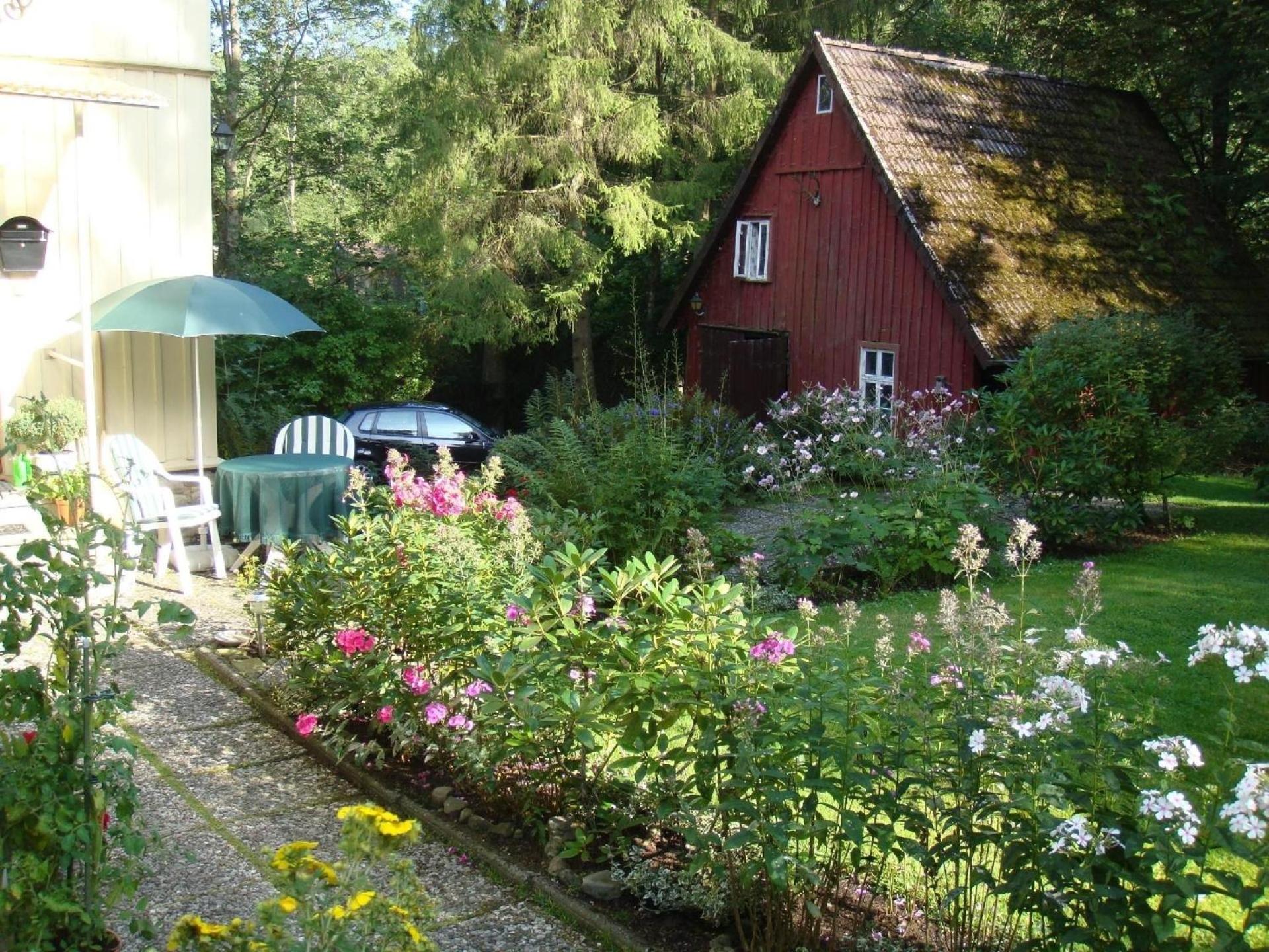 Ferienwohnung mit Terrasse und Parkplatz in Zweifamilienhaus