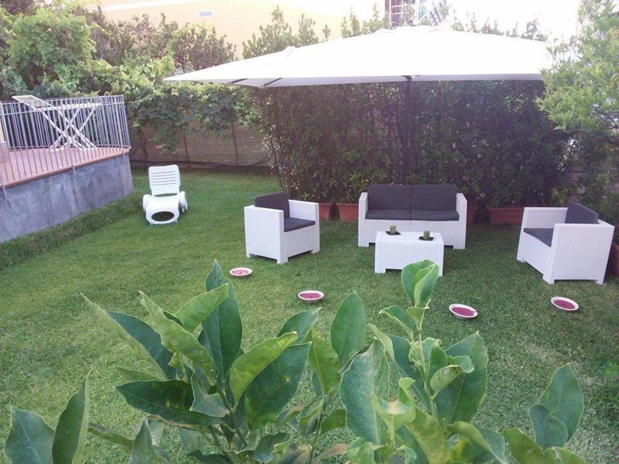 Kleines Ferienhaus in Alì Terme mit Terrasse, Garten und Grill view 5