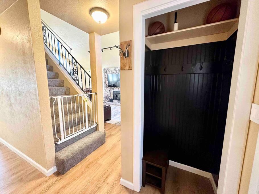 Cozy Cabin in the City of Winnemucca plus GYM view 4
