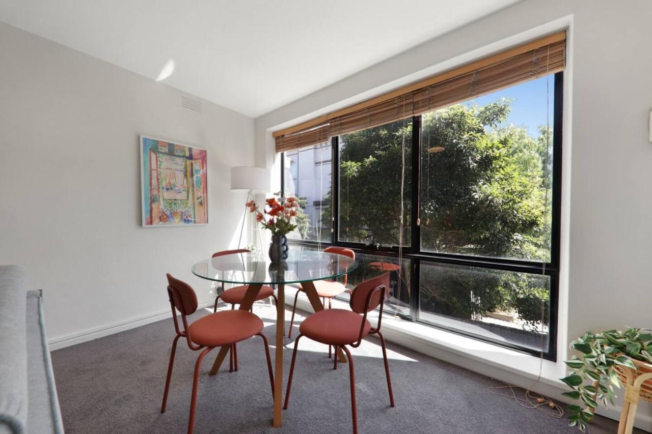 Retro Rose St Kilda Mansions