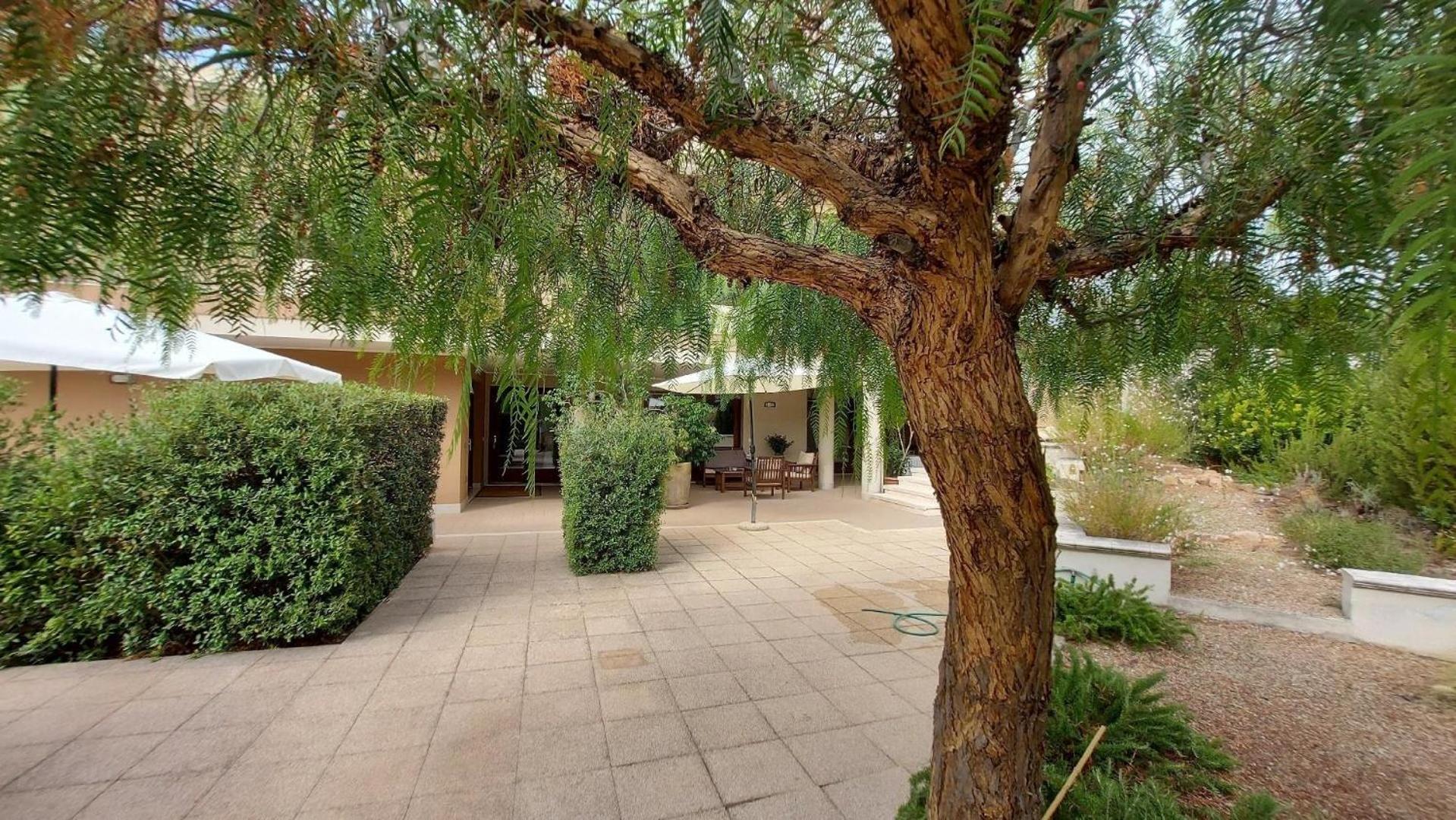 UNABHÄNGIGE UNTERKUNFT IN VILLA mit Garten und eingezäuntem Parkplatz view 5
