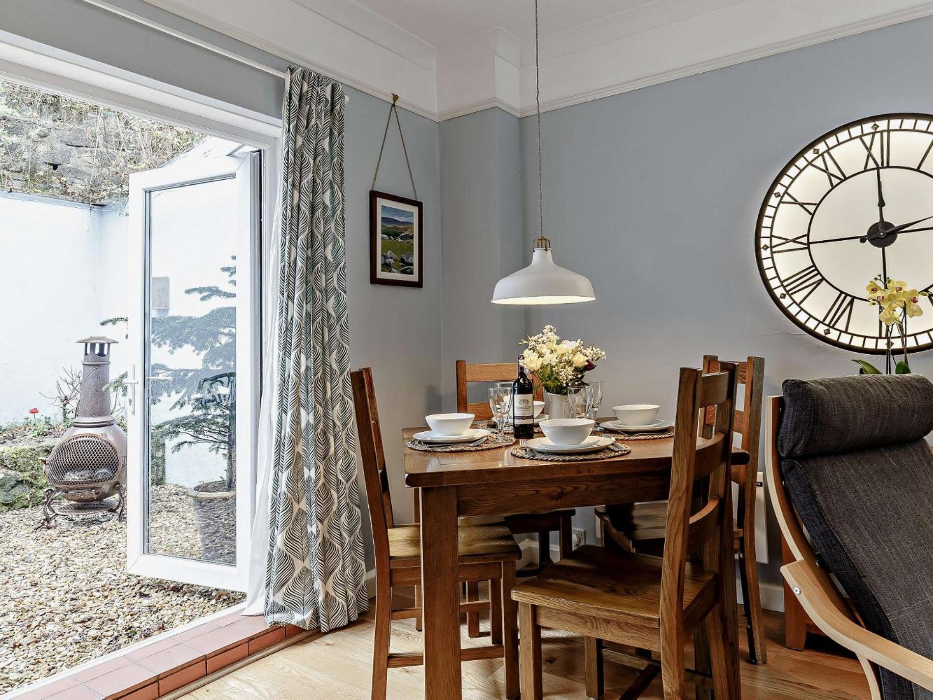 2 Bed in Newton Abbot oc-primc view 4