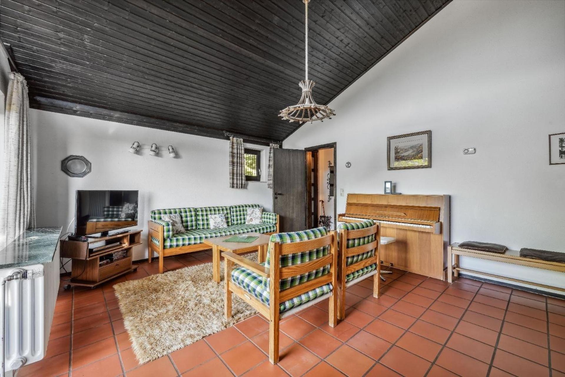 George Countryhouse