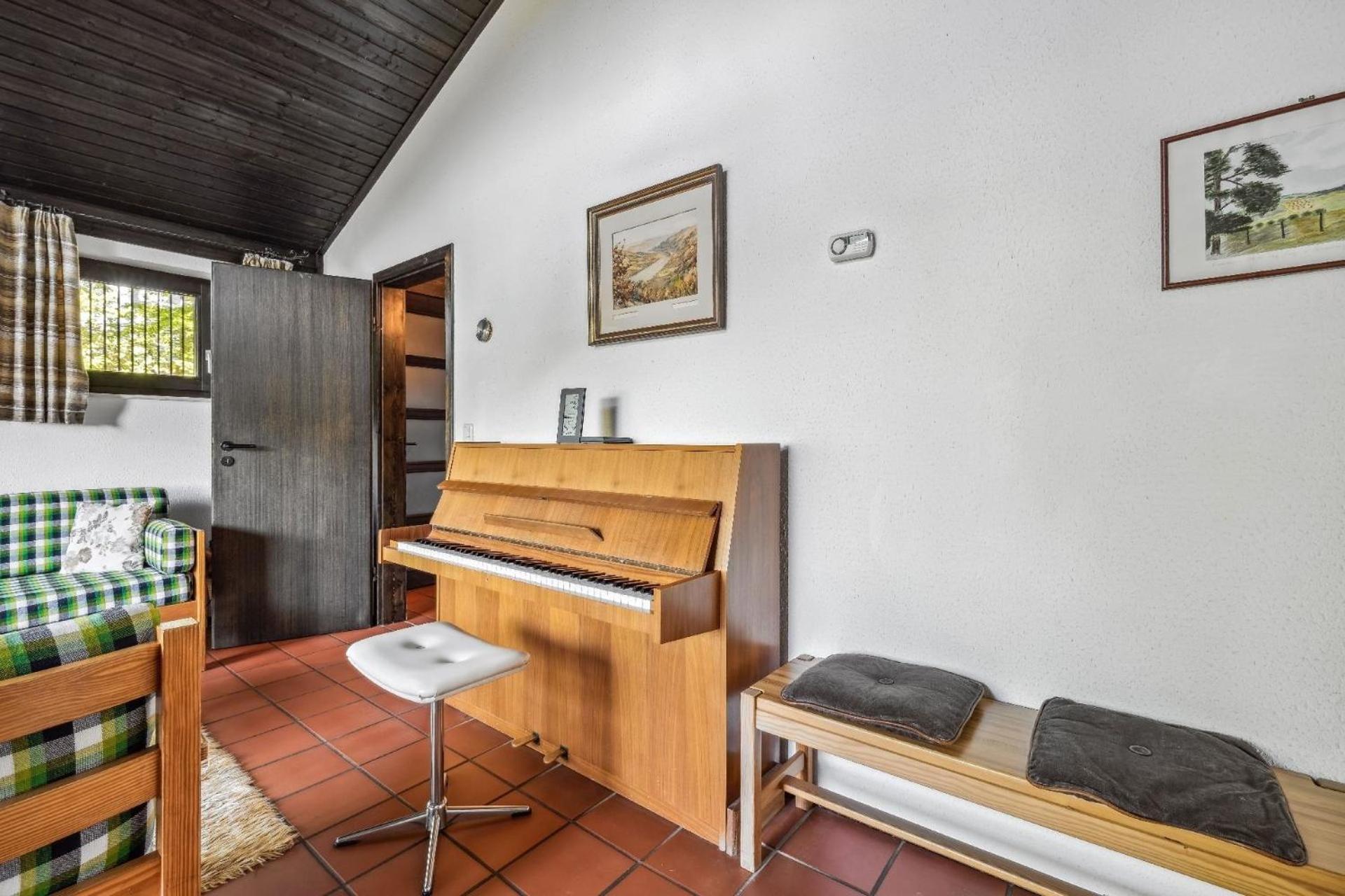 George Countryhouse
