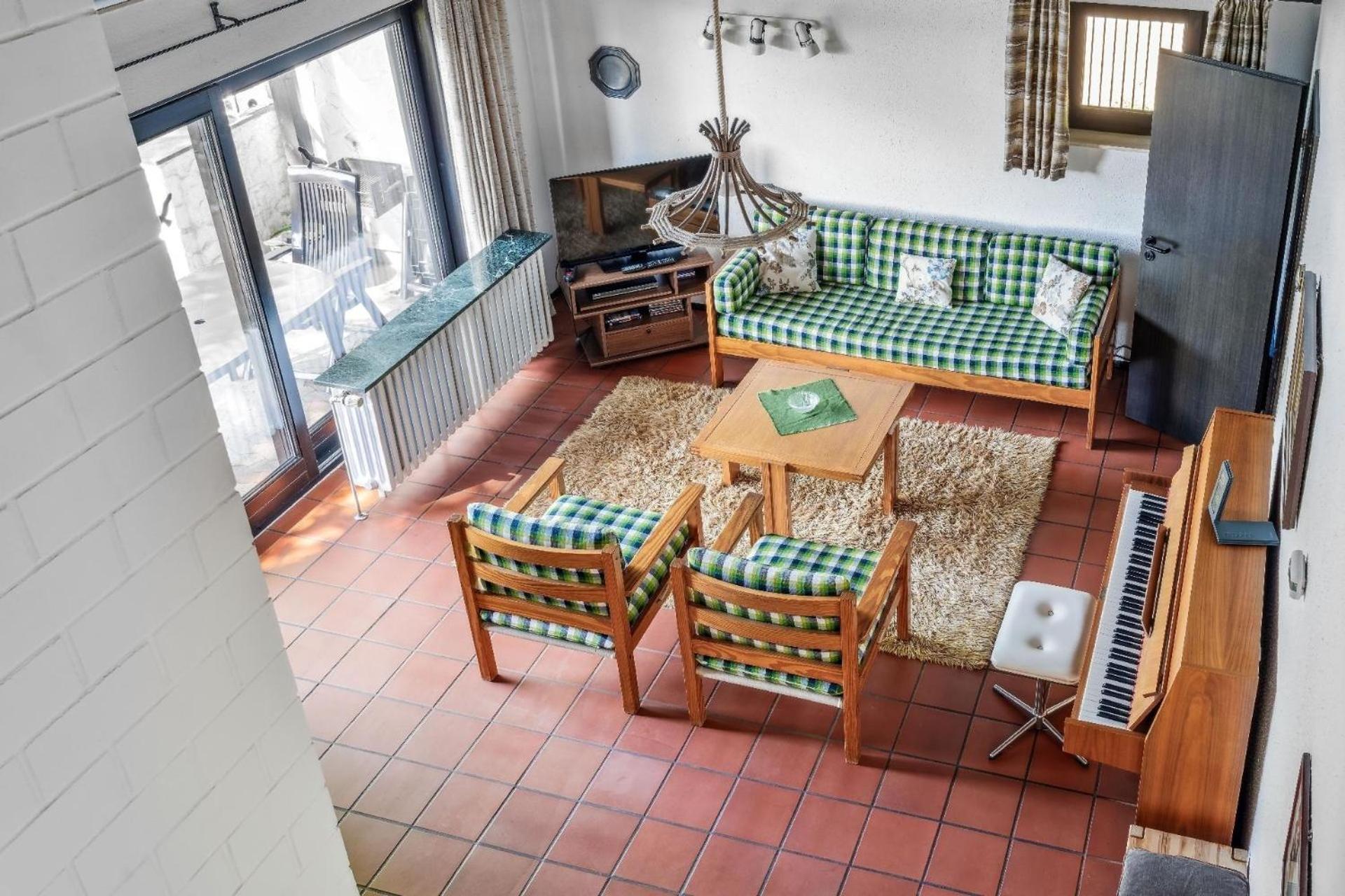 George Countryhouse