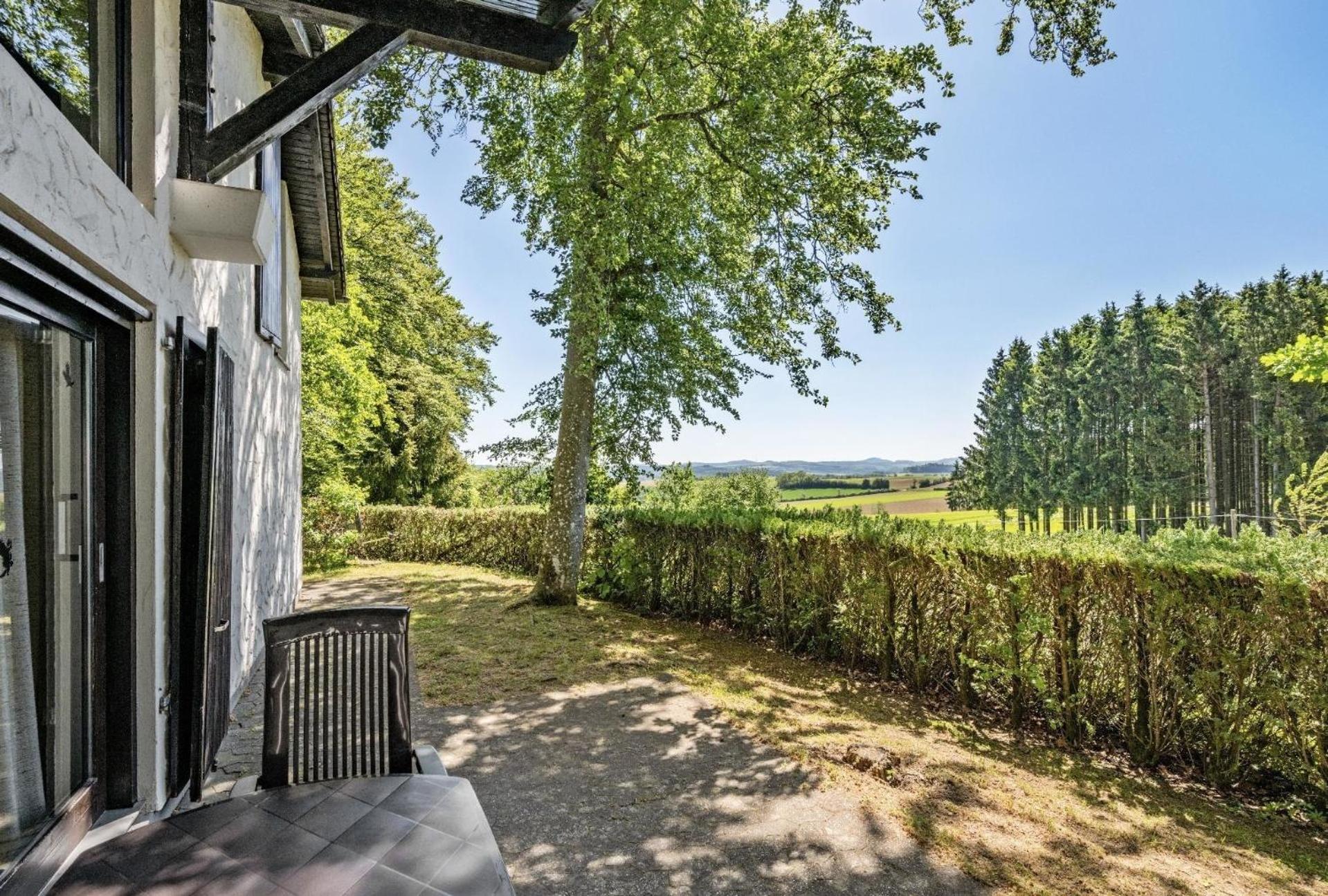 George Countryhouse
