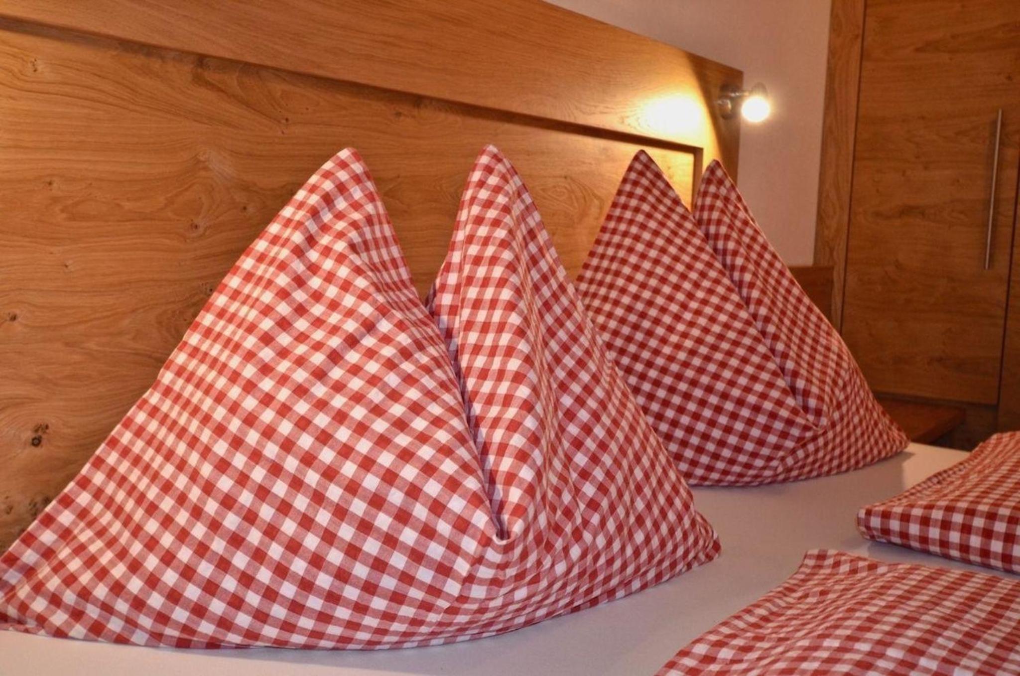 Appartement vor toller Gebirgskulisse mit Kamin