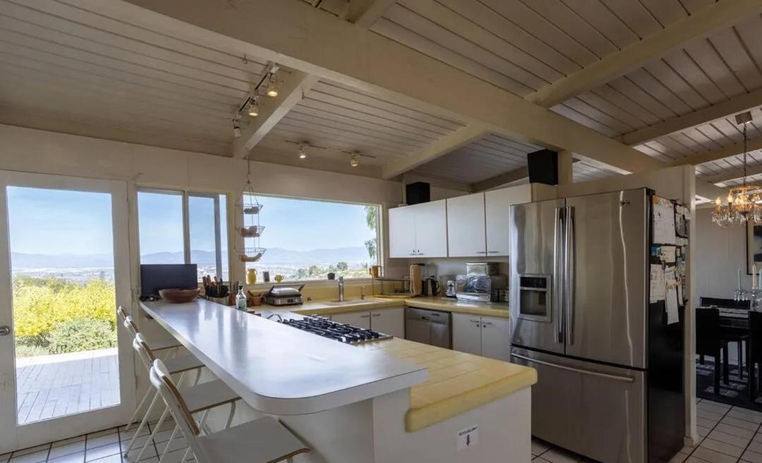 N. Bel Air GATED HOME, POOL, SPA, AMAZING VIEWS-