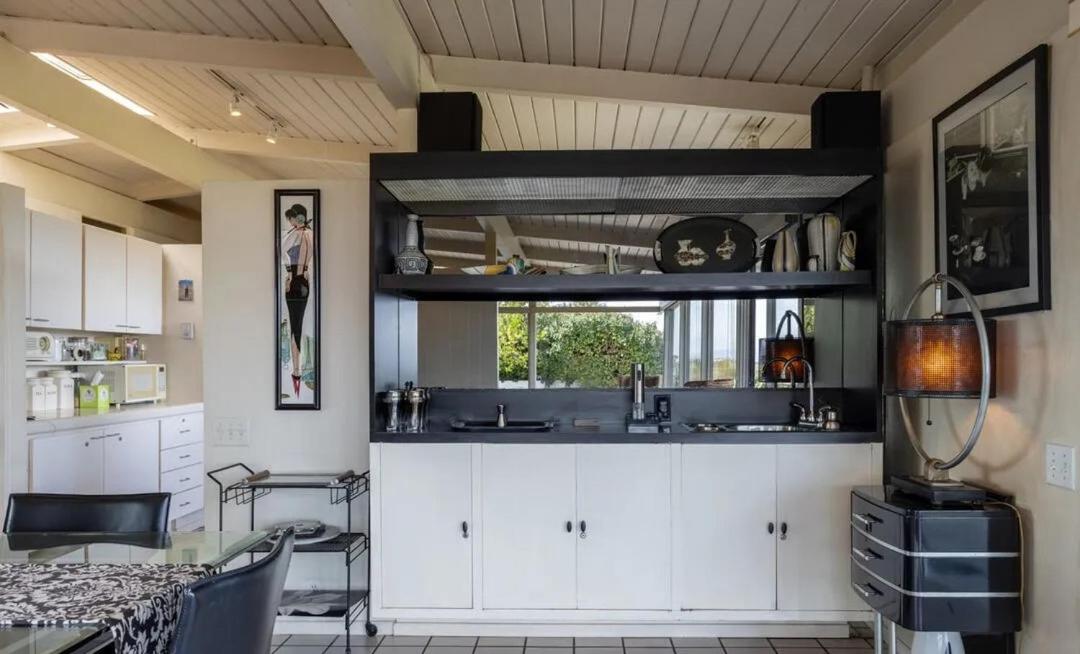N. Bel Air GATED HOME, POOL, SPA, AMAZING VIEWS-