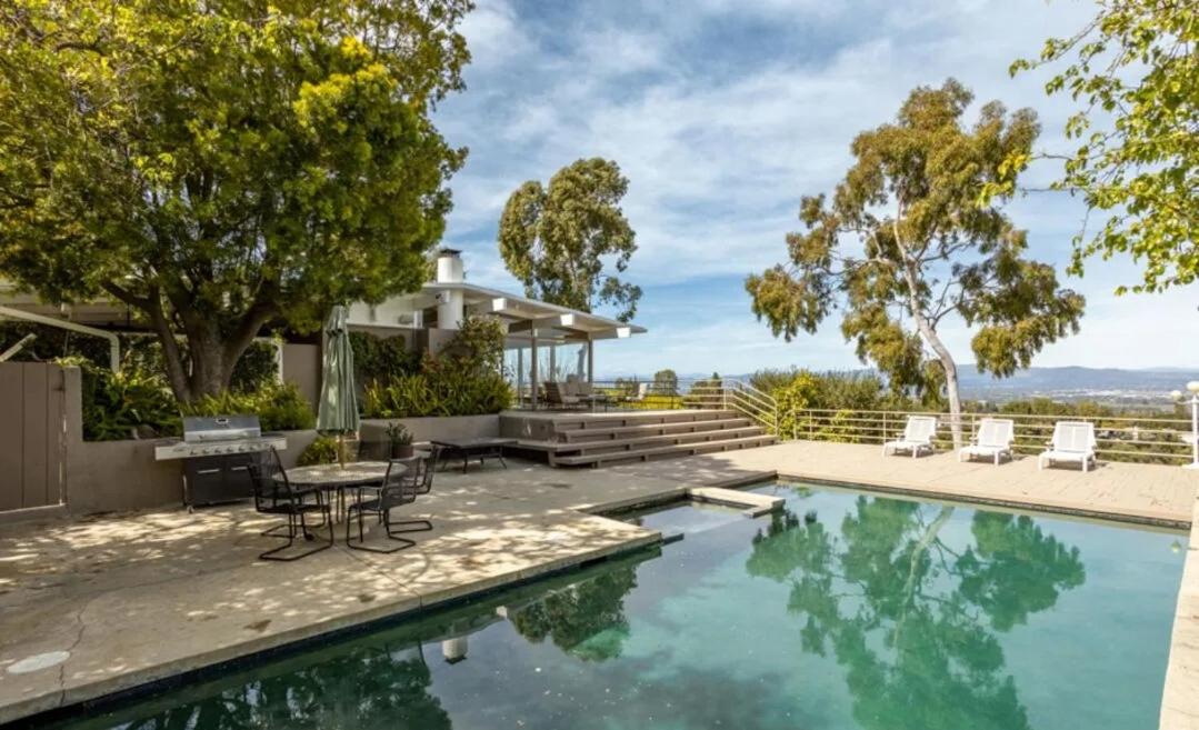 N. Bel Air GATED HOME, POOL, SPA, AMAZING VIEWS-