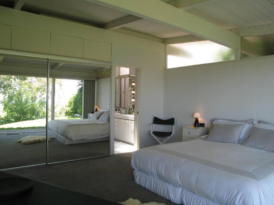 N. Bel Air GATED HOME, POOL, SPA, AMAZING VIEWS-