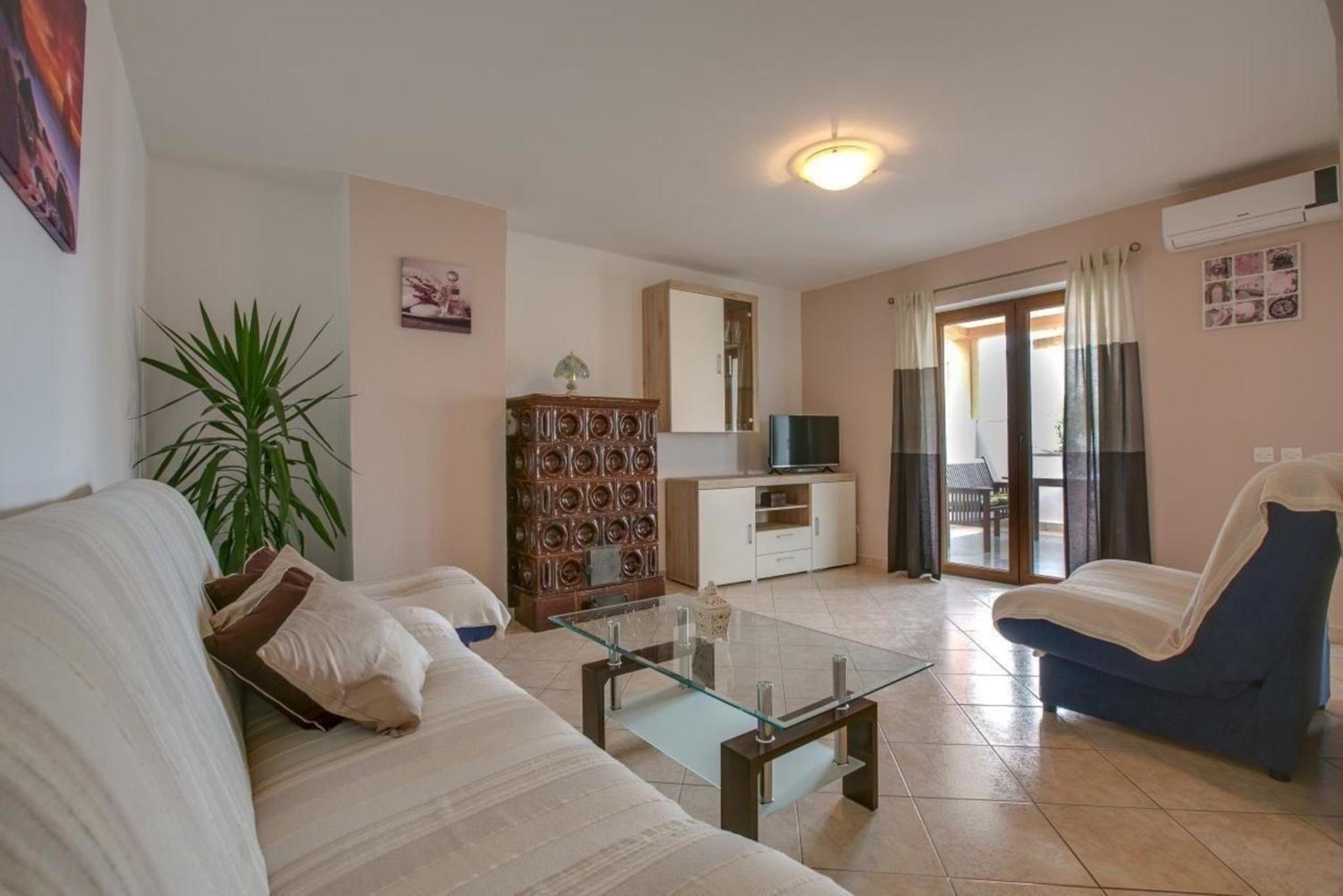 Appartement in Pula mit Terrasse, Garten und Grill