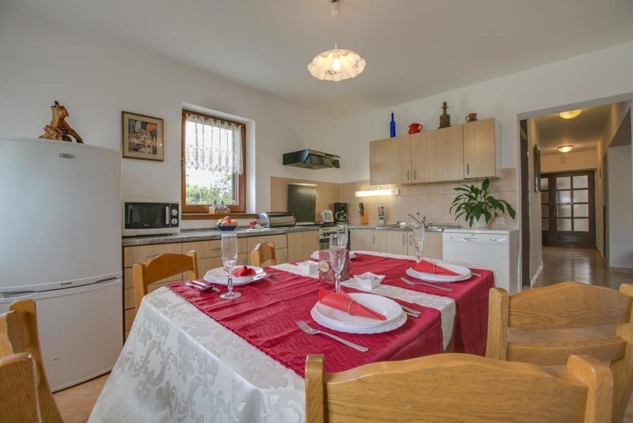 Appartement in Pula mit Terrasse, Garten und Grill