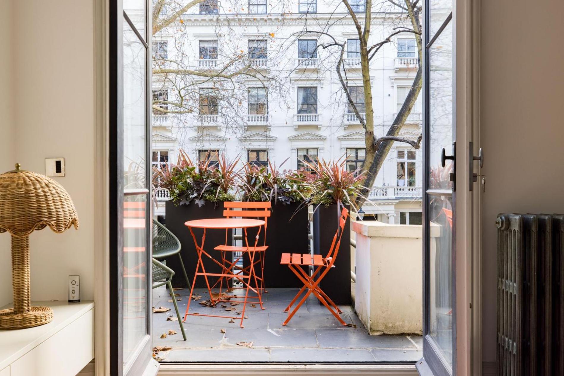 The Tree House 2 bedroom apartment by Hyde Park