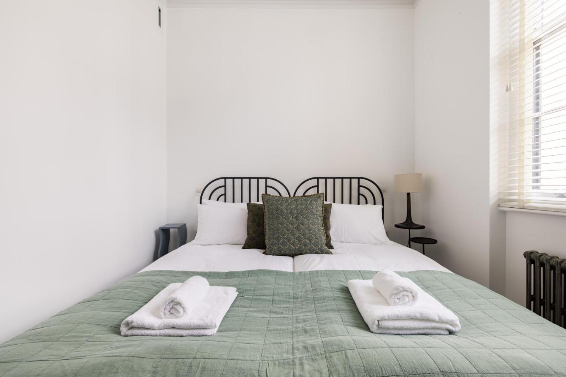 The Tree House 2 bedroom apartment by Hyde Park