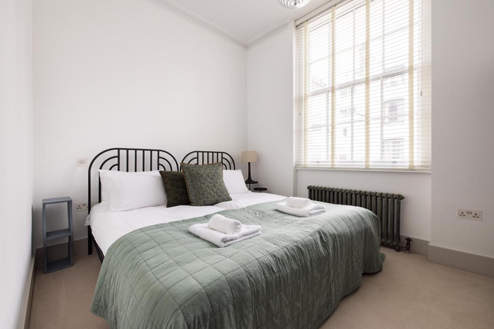 The Tree House 2 bedroom apartment by Hyde Park