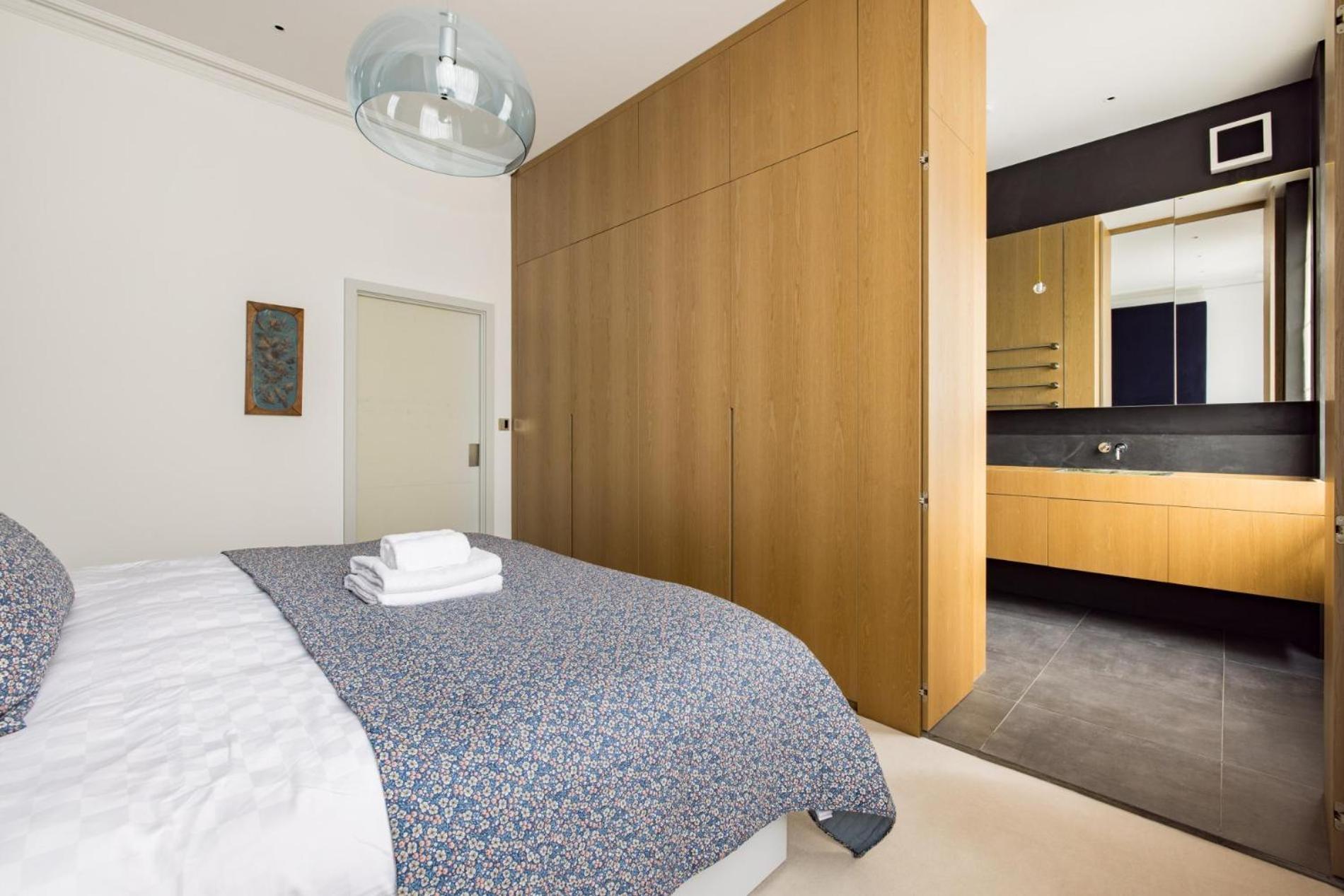 The Tree House 2 bedroom apartment by Hyde Park