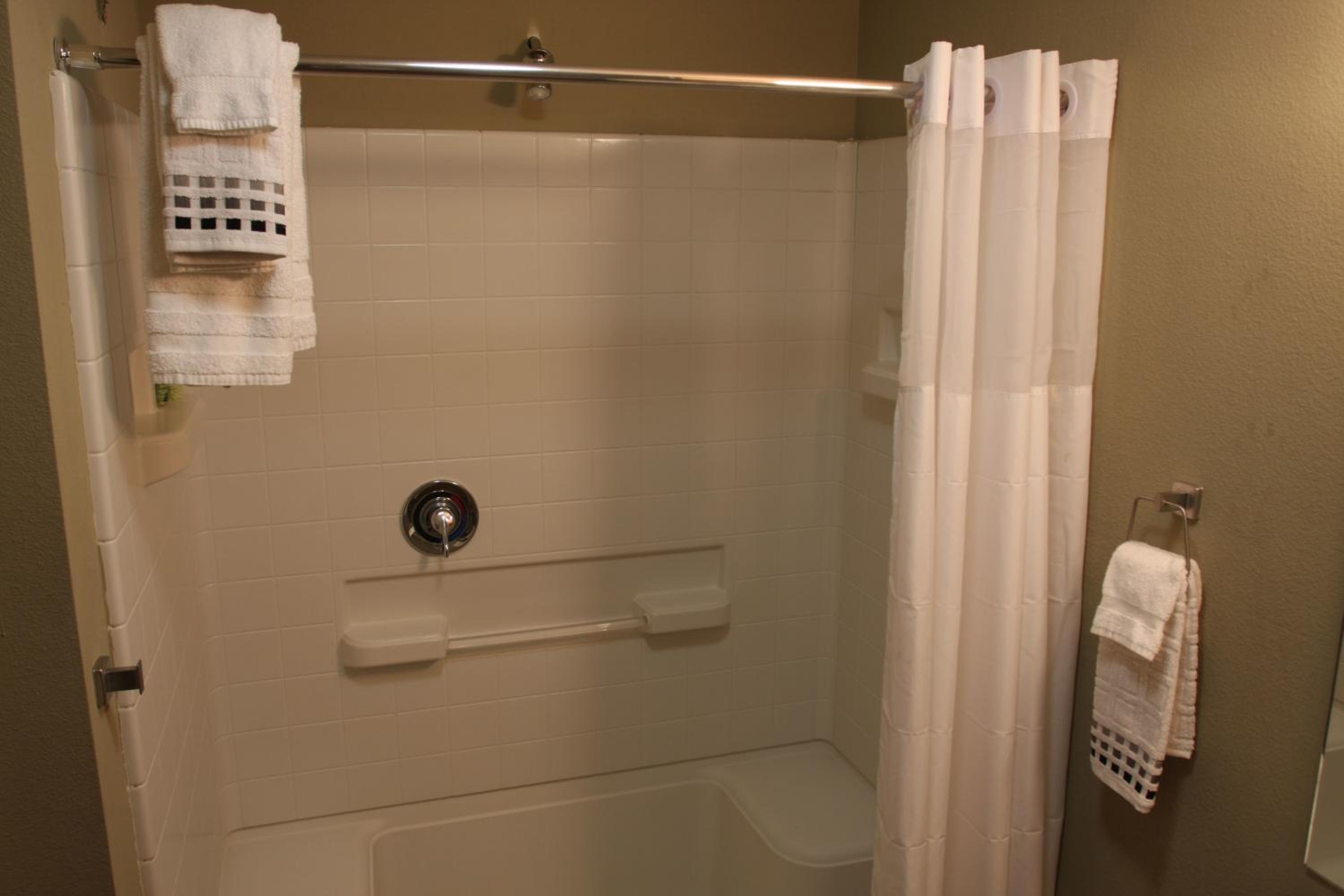 Big Spring Vacations - Eagle's Den Suites Big Spring a Travelodge by Wyndham - Property Image 4