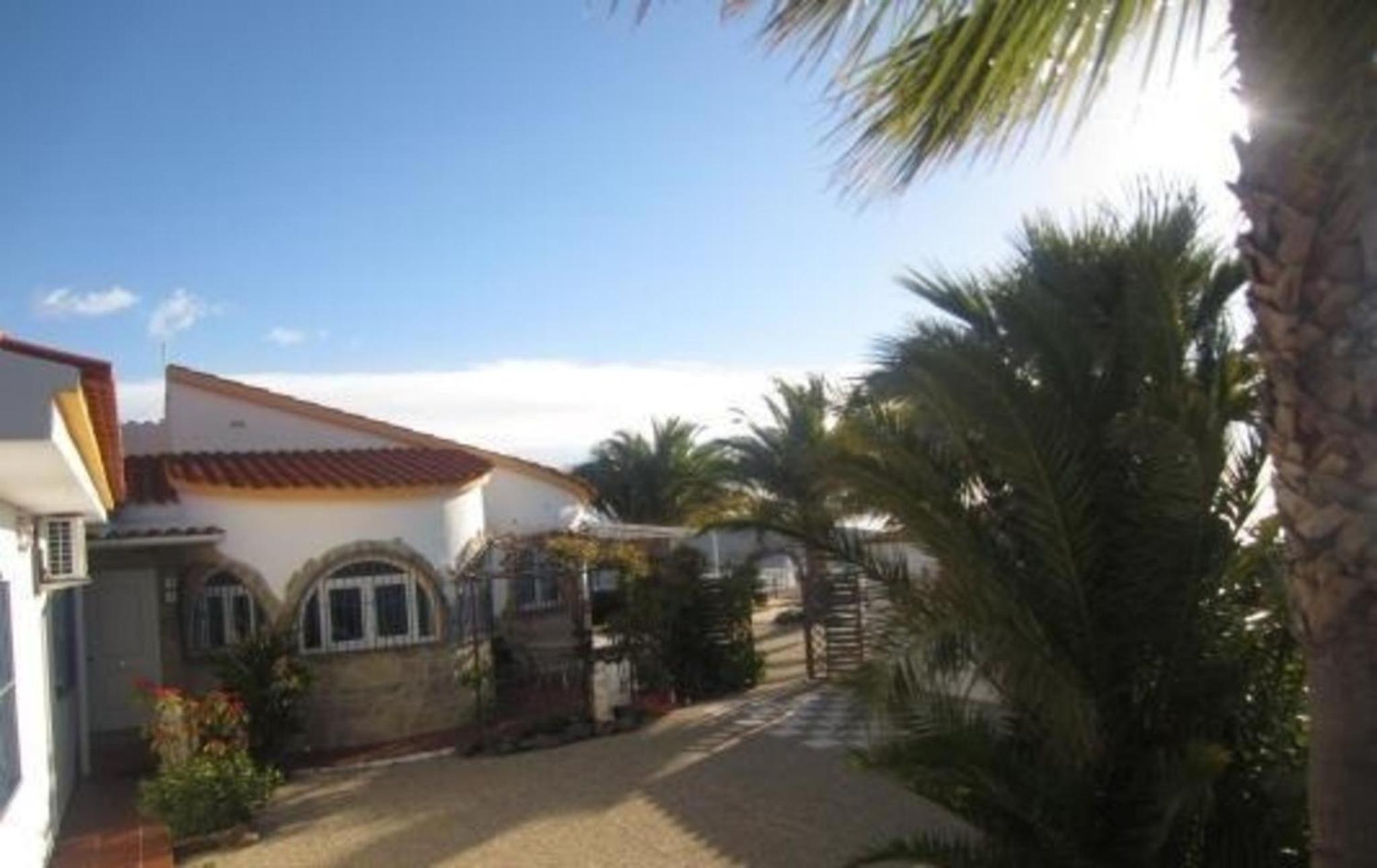 Casa Palmeras In Sayalonga Mit Gepflegtem Garten