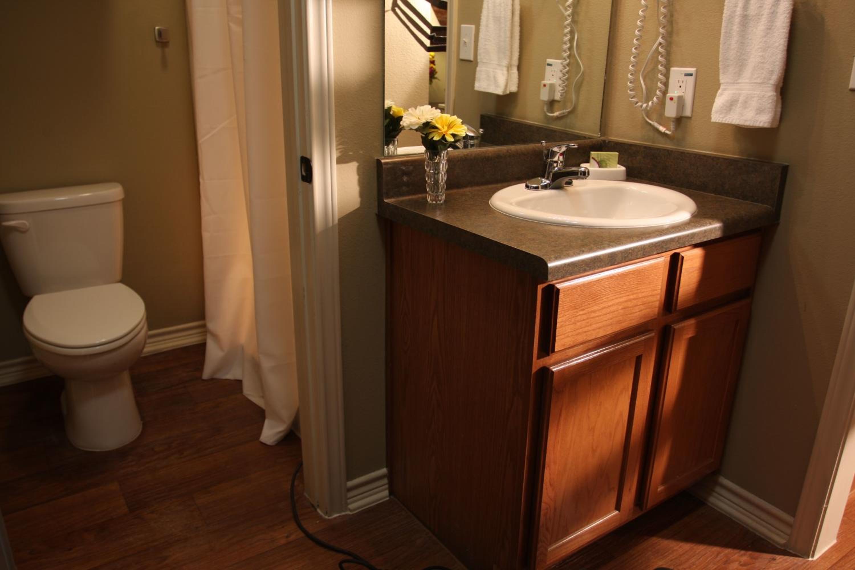 Big Spring Vacations - Eagle's Den Suites Big Spring a Travelodge by Wyndham - Property Image 3