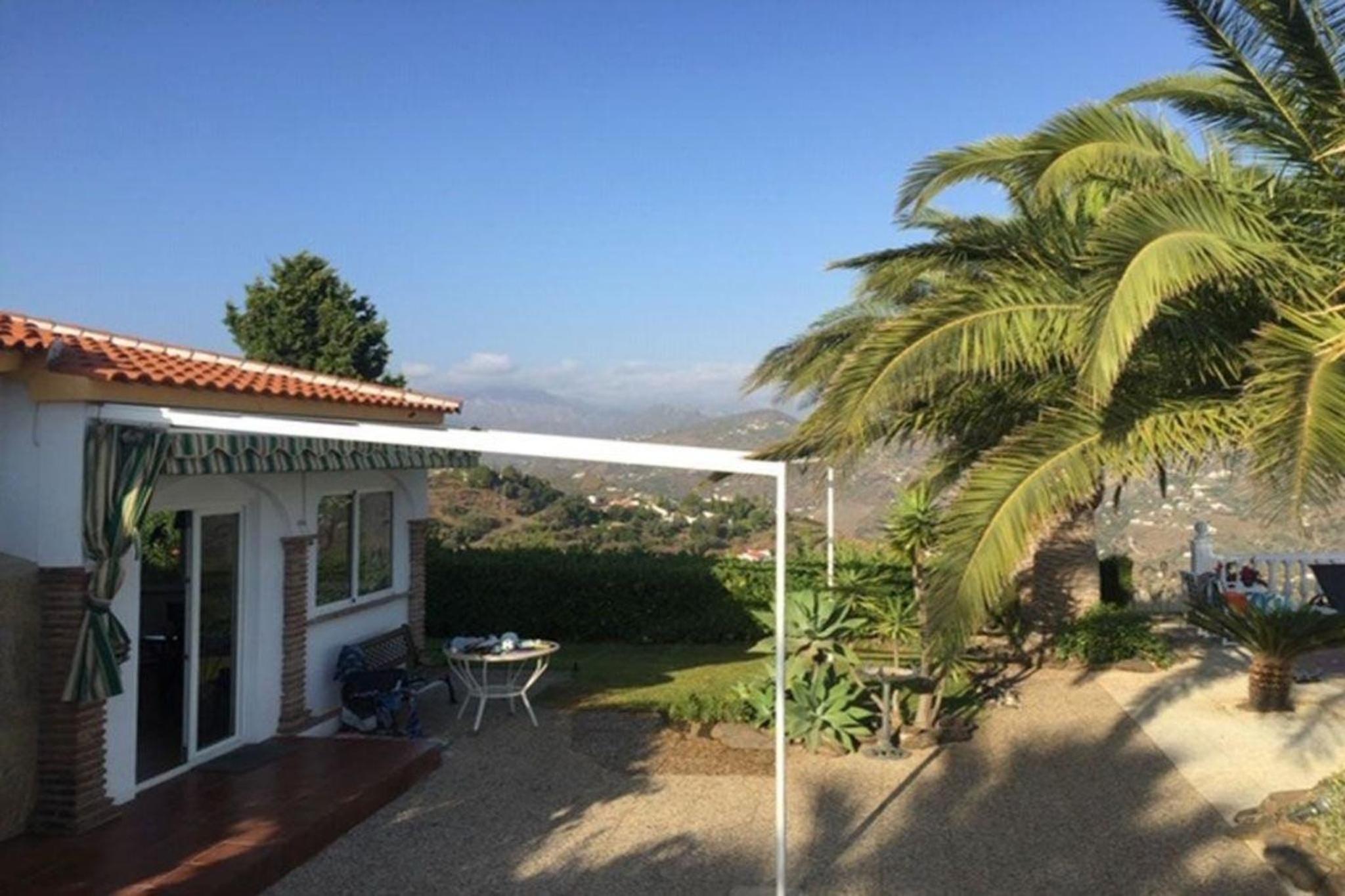 Casa Palmeras In Sayalonga Mit Gepflegtem Garten
