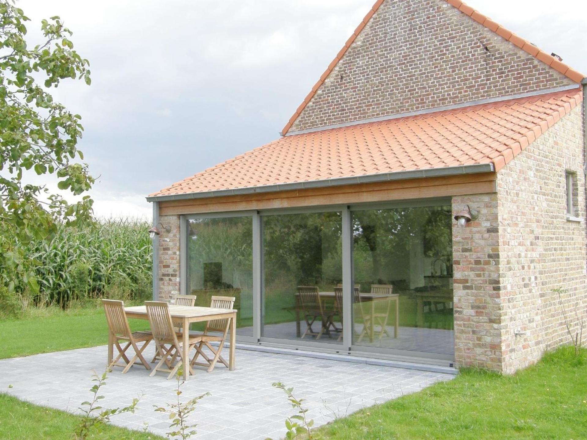 Ferienhaus in Jabbeke mit gemeinsamem Pool, Terrasse und Garten