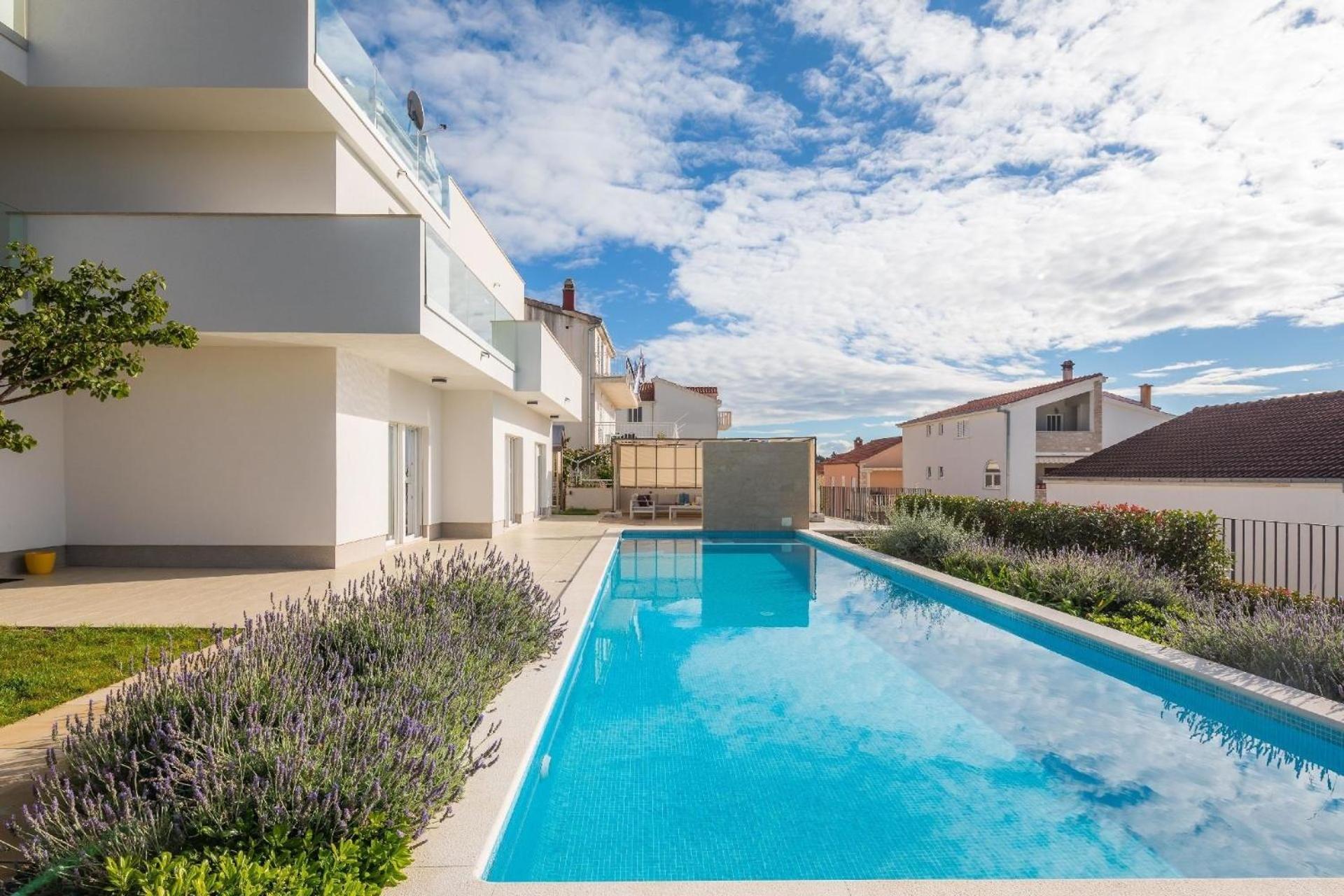 Villa Elena en Podstrana — recepcion & lobby