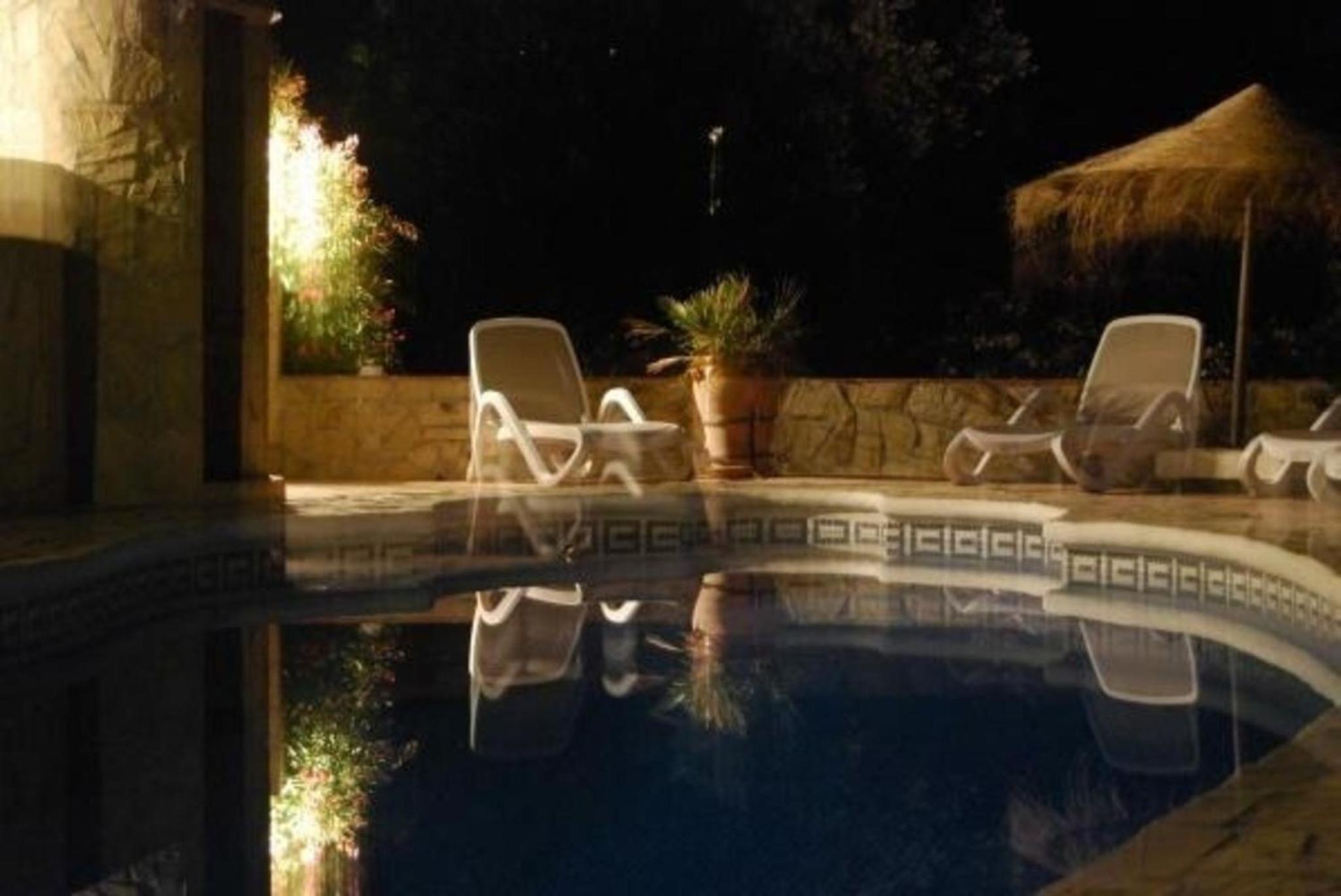 Schönes Ferienhaus in Cmpeta mit Großem Pool
