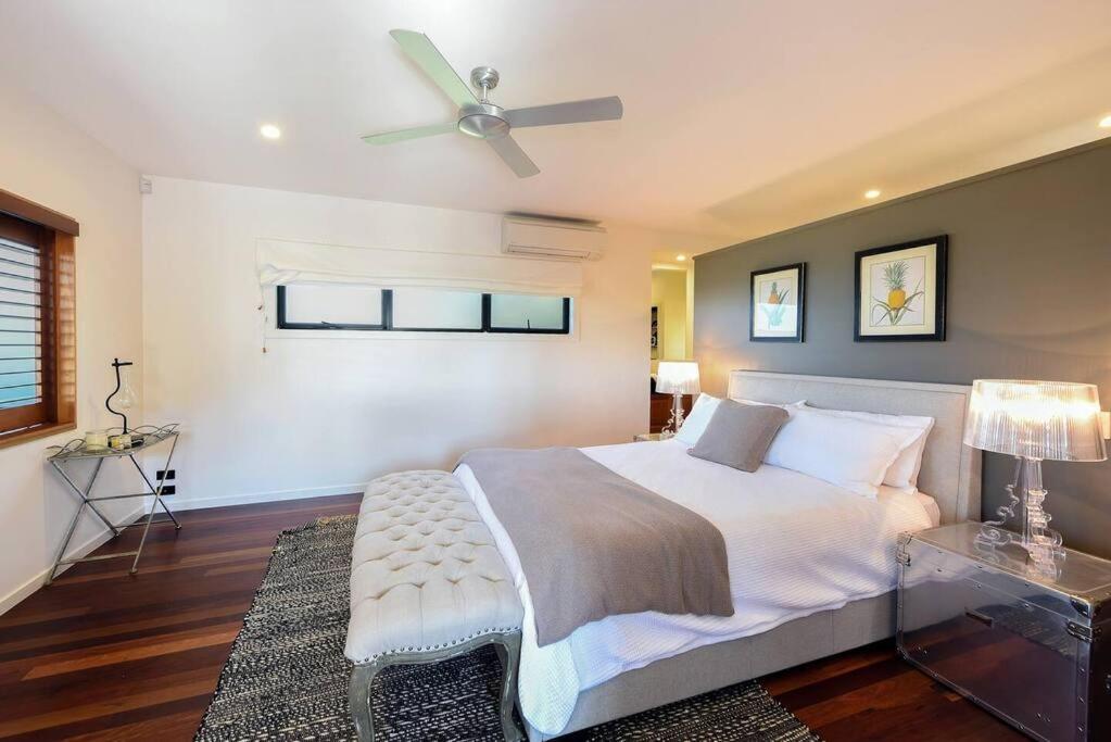The Sandcastle - Pool ~ Beach at the end of Garden