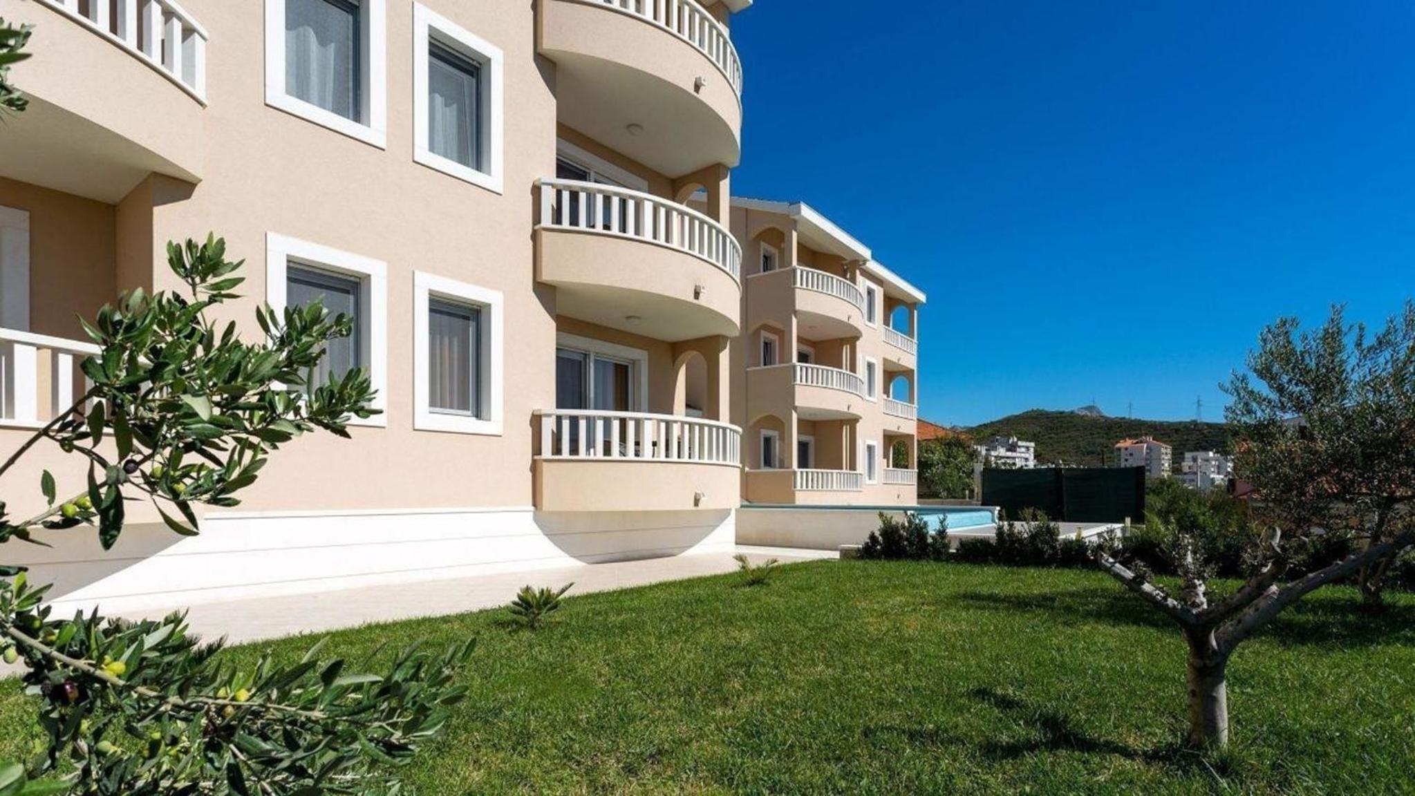 Ferienwohnung In Dugi Rat Mit Großer Terrasse view 4