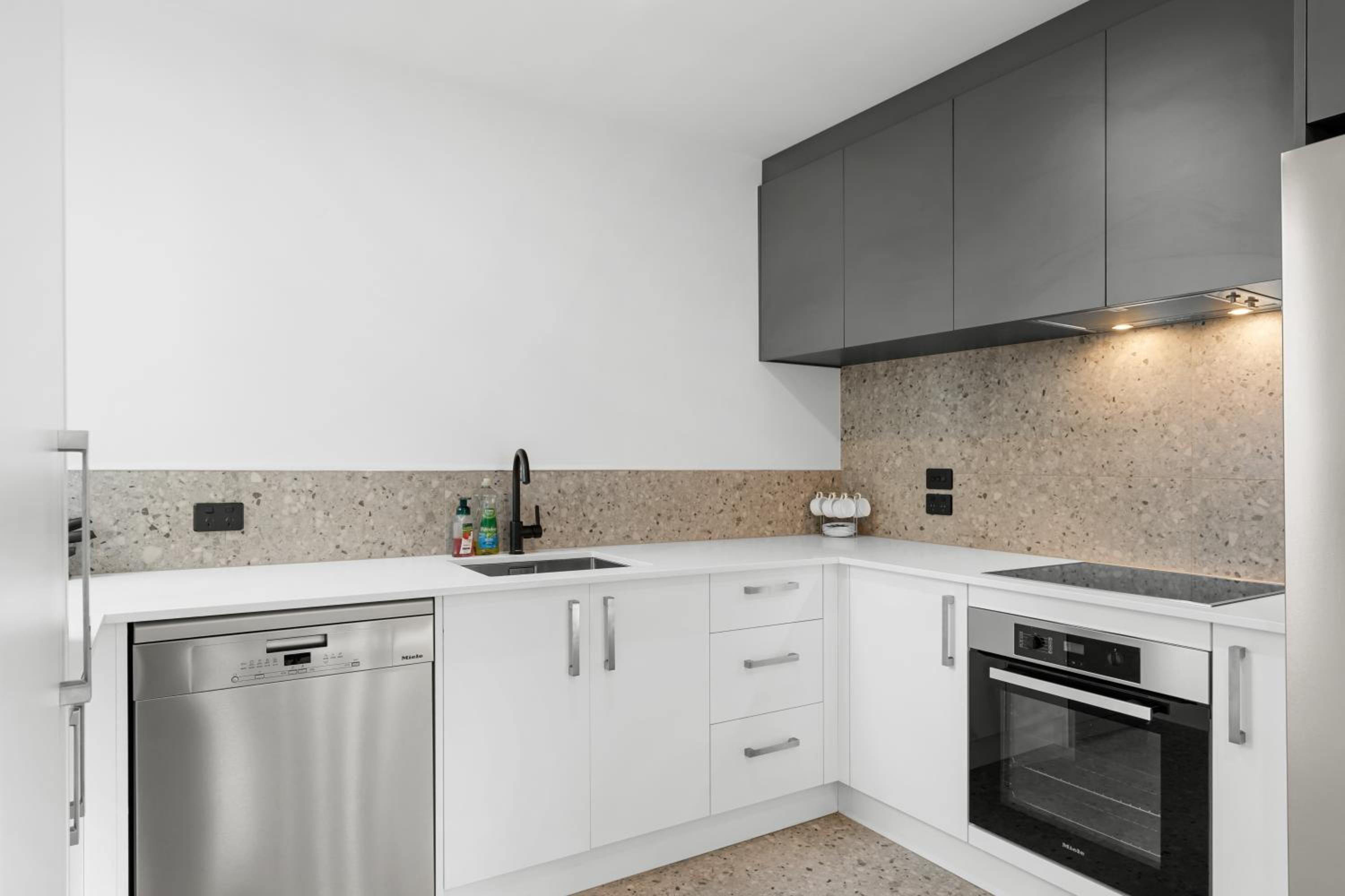 Deluxe Downtown Residence 3 Bed 3 Bath view 4