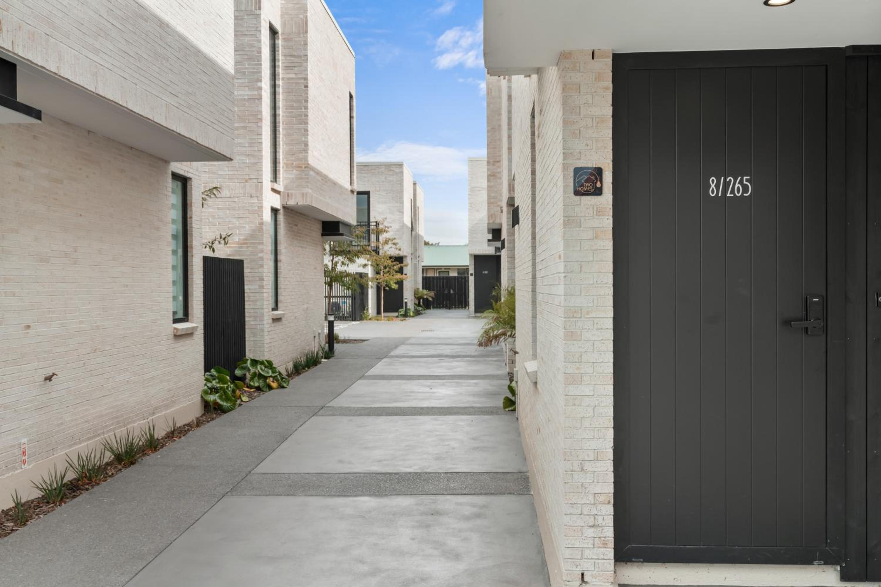 Deluxe Downtown Residence 3 Bed 3 Bath view 2