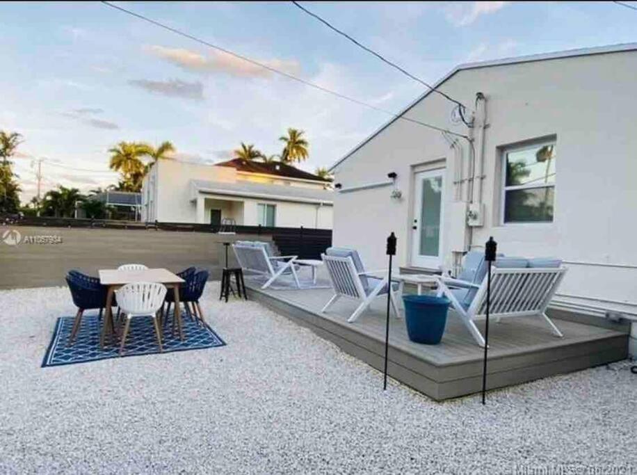 Cozy 3 bd villa 6 min from beach