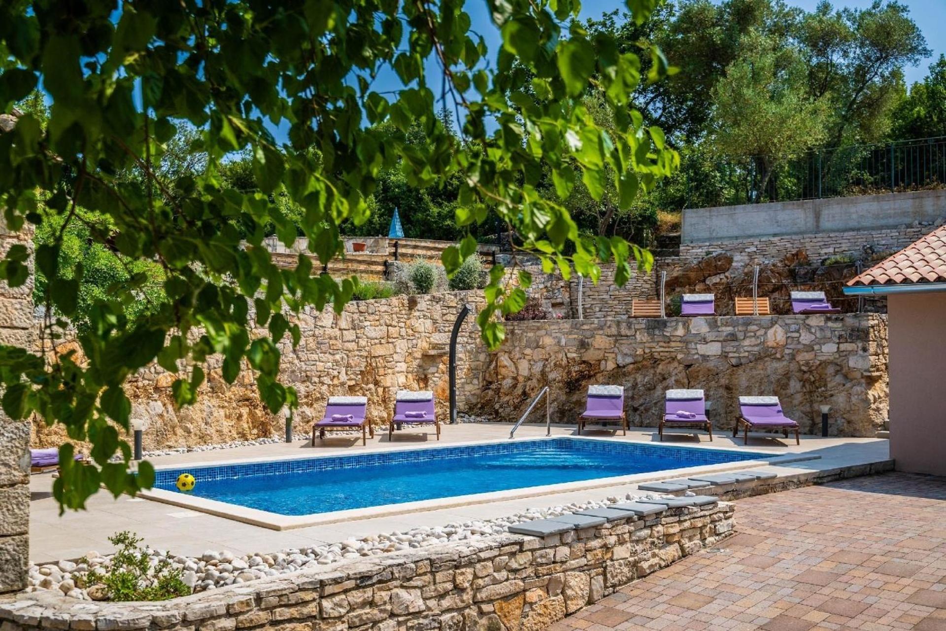 Luxusvilla auf geräumigem privaten Eigentum view 2