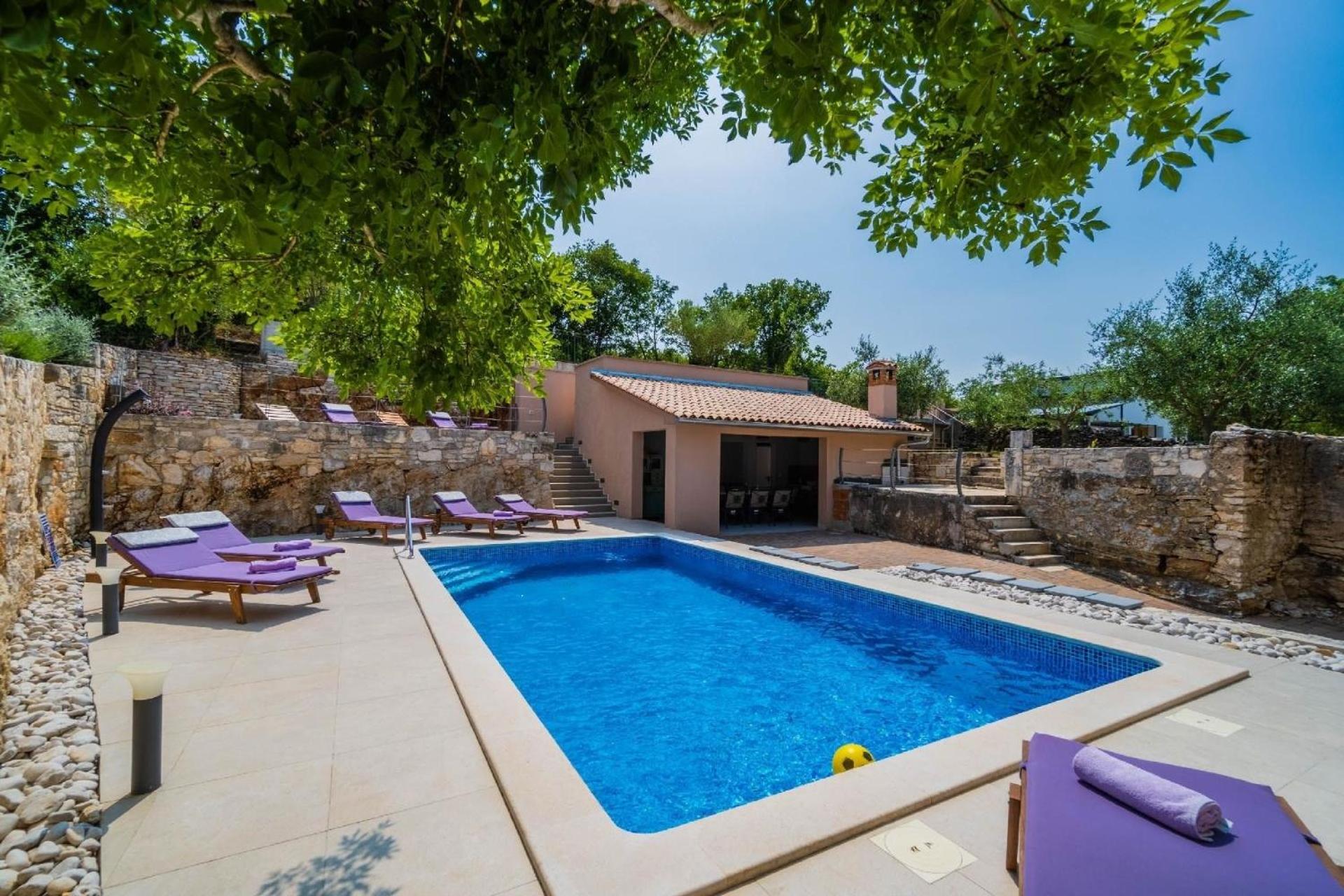Luxusvilla auf geräumigem privaten Eigentum view 4