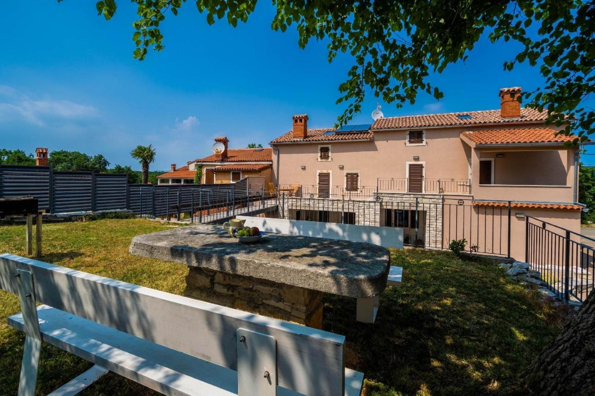 Luxusvilla auf geräumigem privaten Eigentum view 5