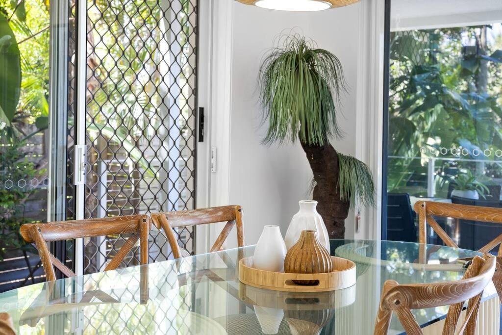 The Sunshine Villa 2 Min walk to Village Beach