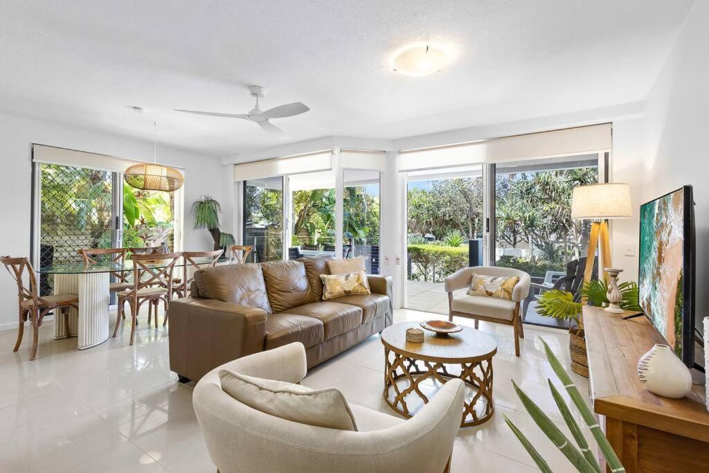 The Sunshine Villa 2 Min walk to Village Beach