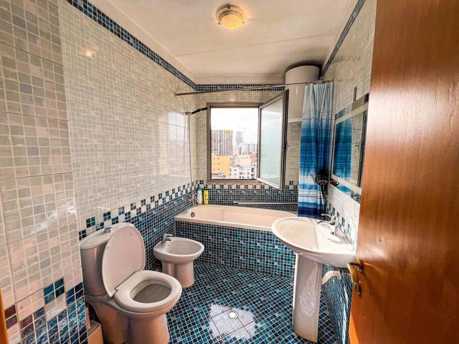 Highrise City View 2-BR Apt