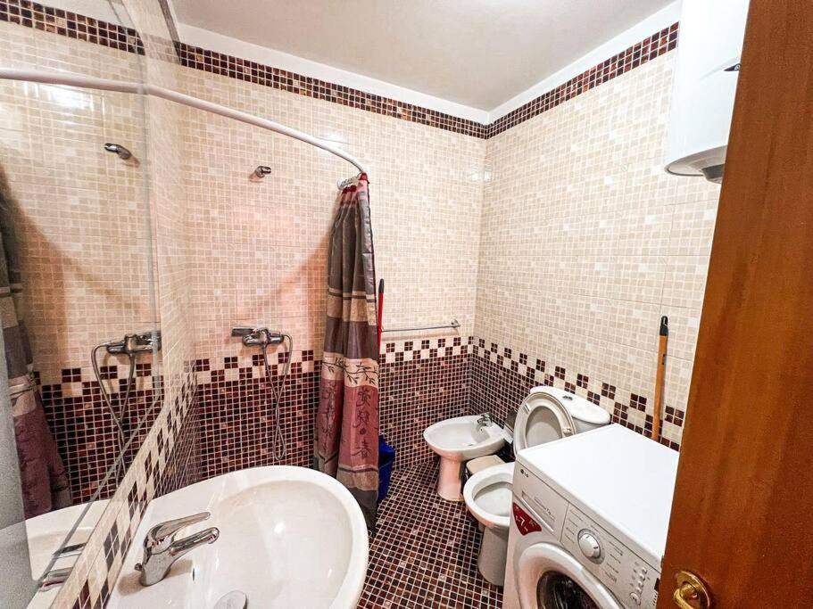 Highrise City View 2-BR Apt