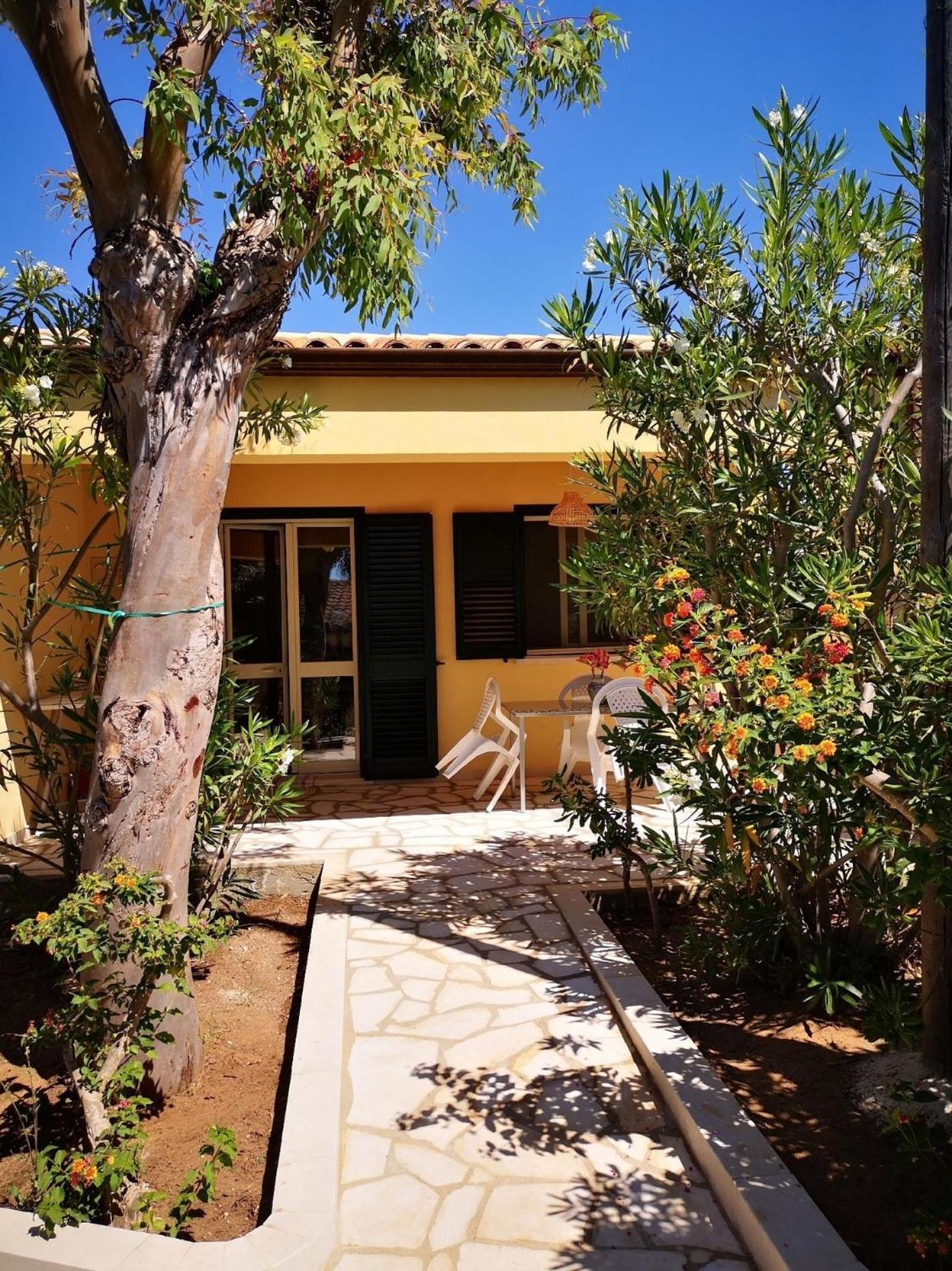 Schöner, neuer und zentraler Bungalow direkt am Sandstrand auf Sizilien photo 2